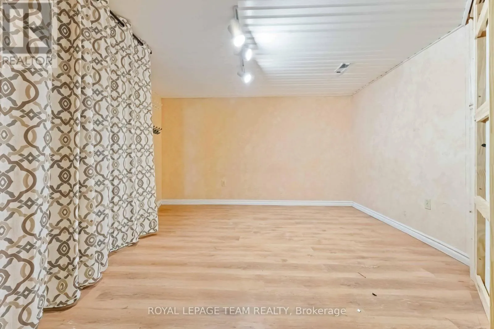 1094 ALENMEDE CRESCENT