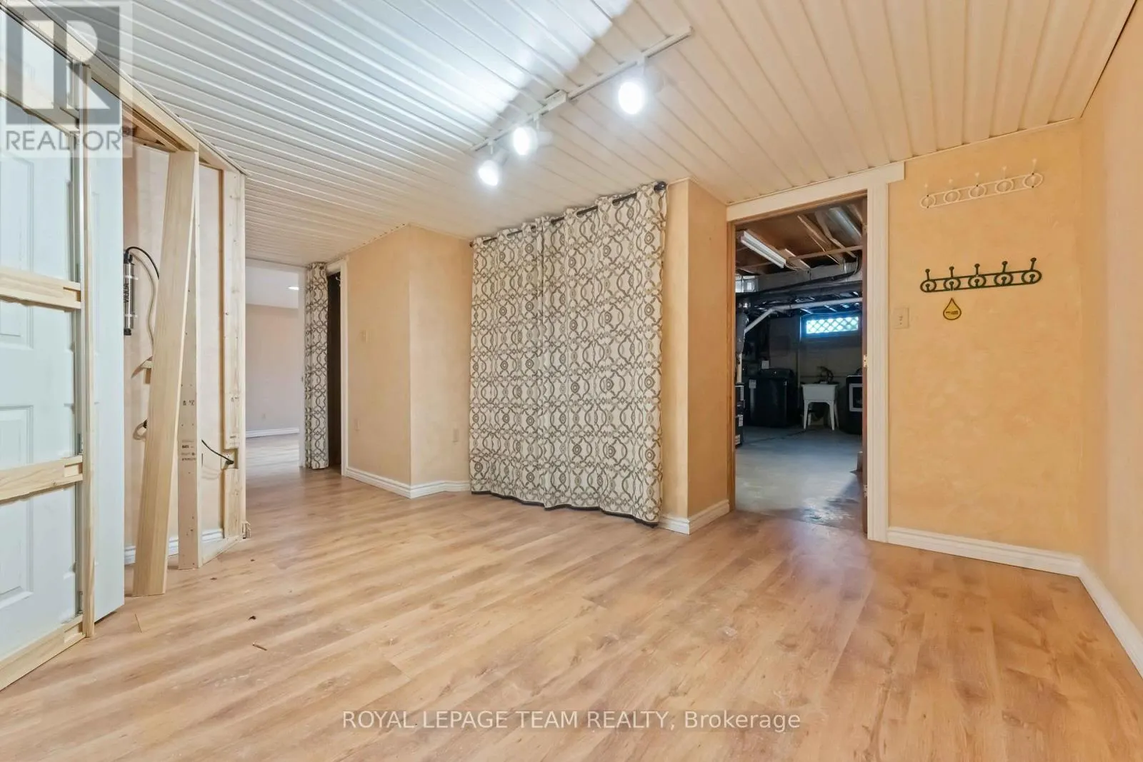 1094 ALENMEDE CRESCENT