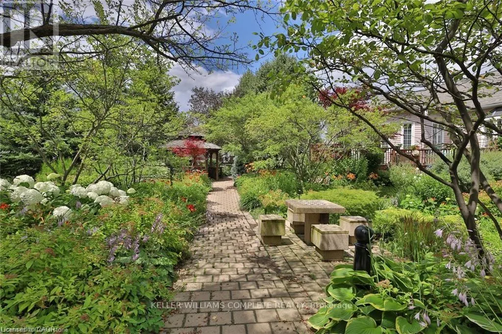 375 SILVERBIRCH BOULEVARD