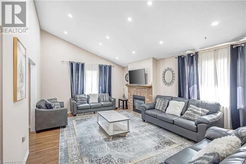 375 SILVERBIRCH BOULEVARD