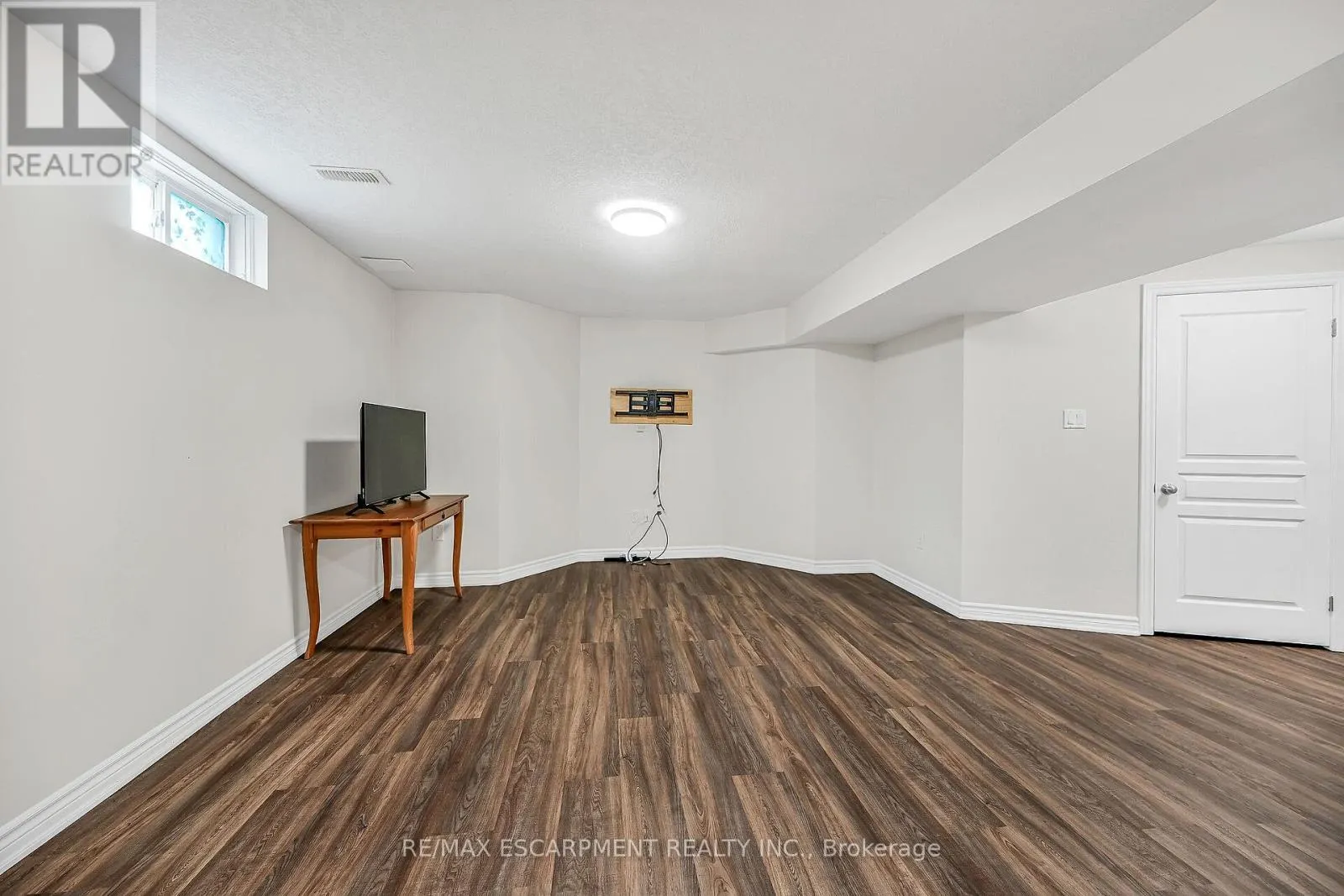 8 - 99 PANABAKER DRIVE