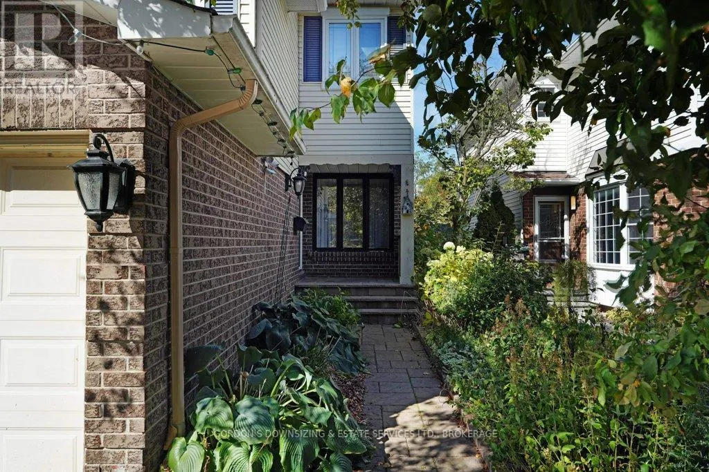 30 CHICKASAW CRESCENT