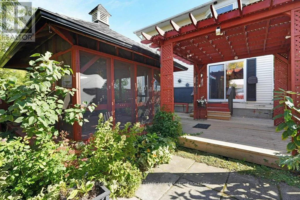 30 CHICKASAW CRESCENT