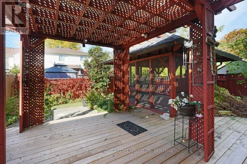 30 CHICKASAW CRESCENT