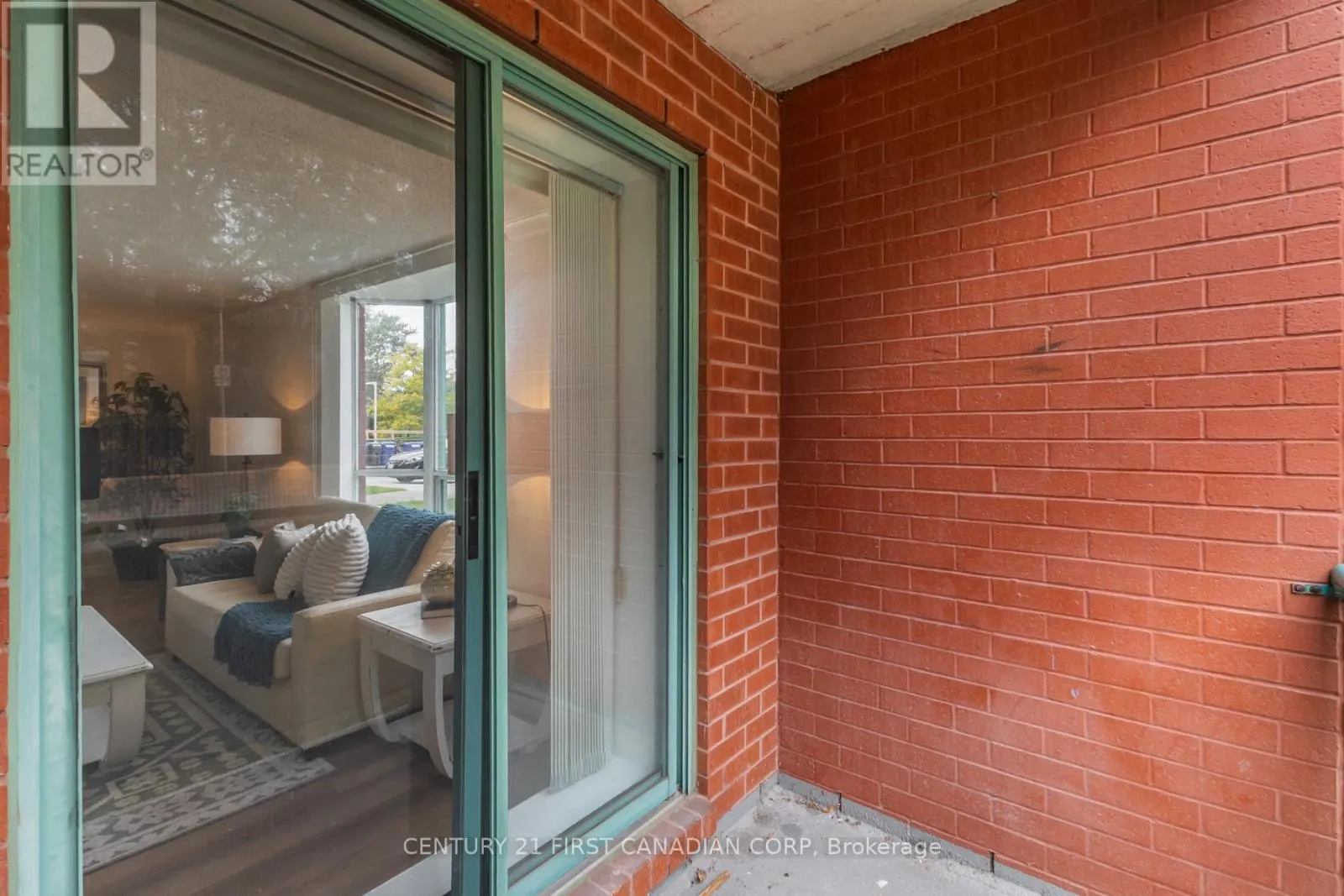 108 - 76 BASE LINE ROAD W, #108