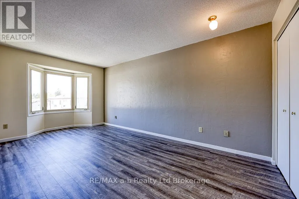 20 - 275 GEORGE STREET, #20