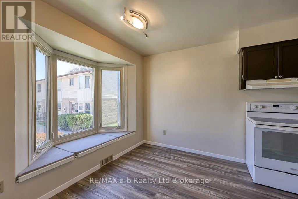 20 - 275 GEORGE STREET, #20