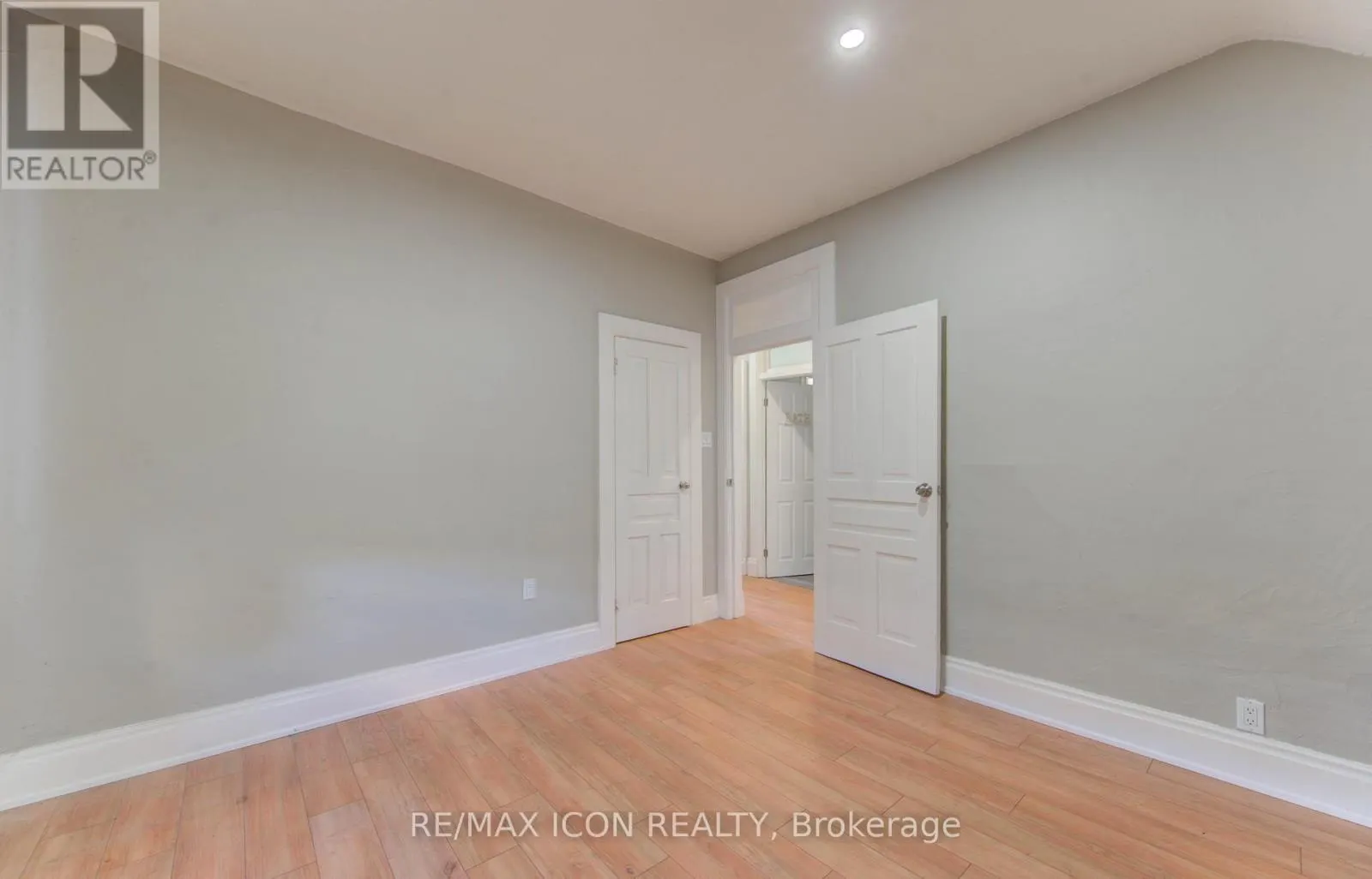 138 COURTLAND AVENUE E