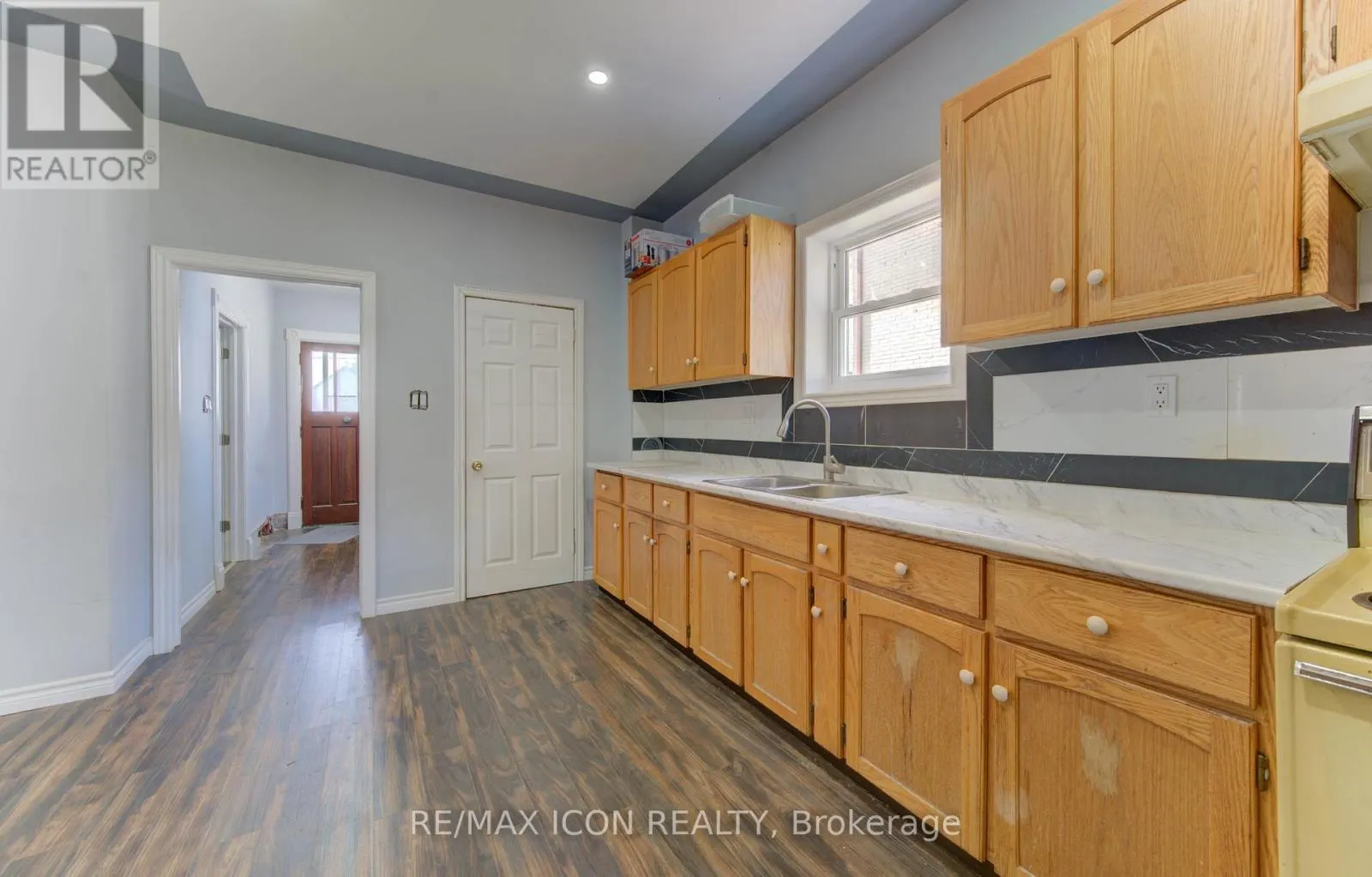 138 COURTLAND AVENUE E