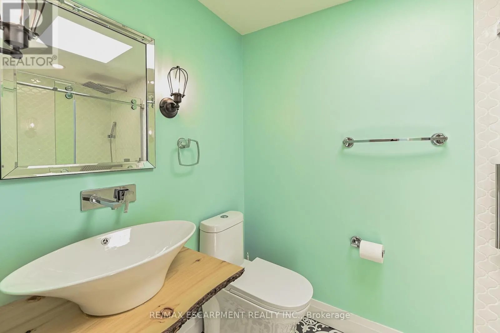 95 HOUGHTON AVENUE N