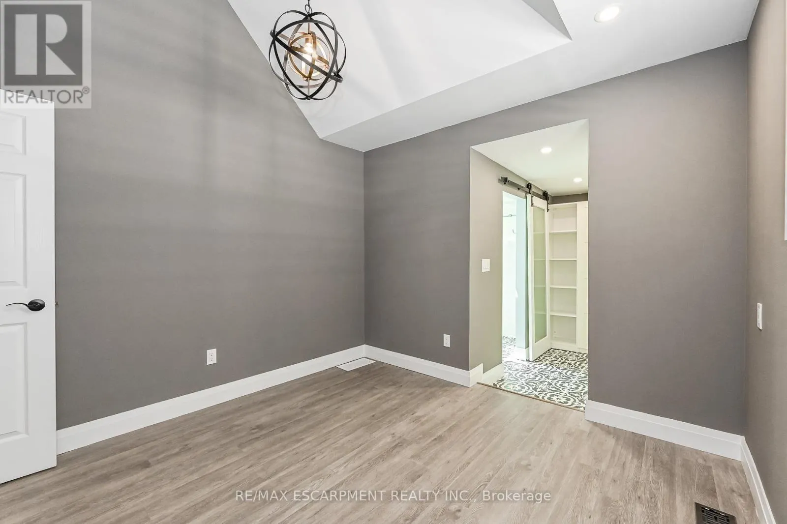 95 HOUGHTON AVENUE N