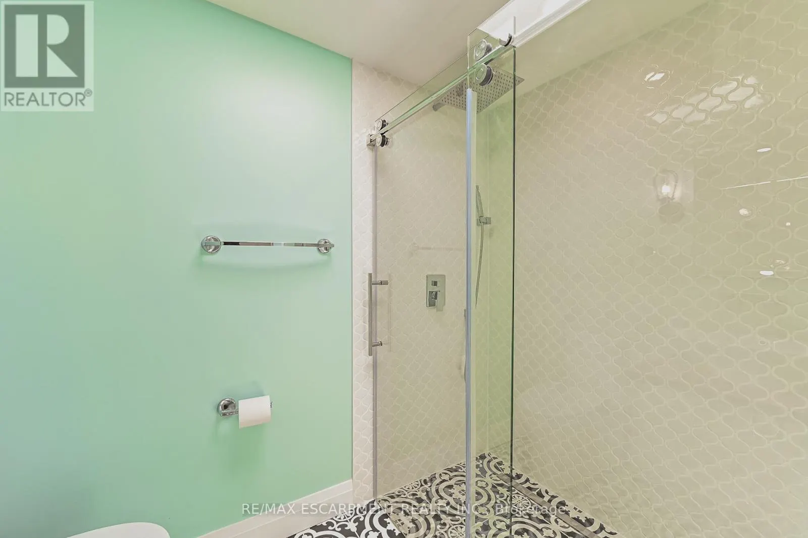 95 HOUGHTON AVENUE N