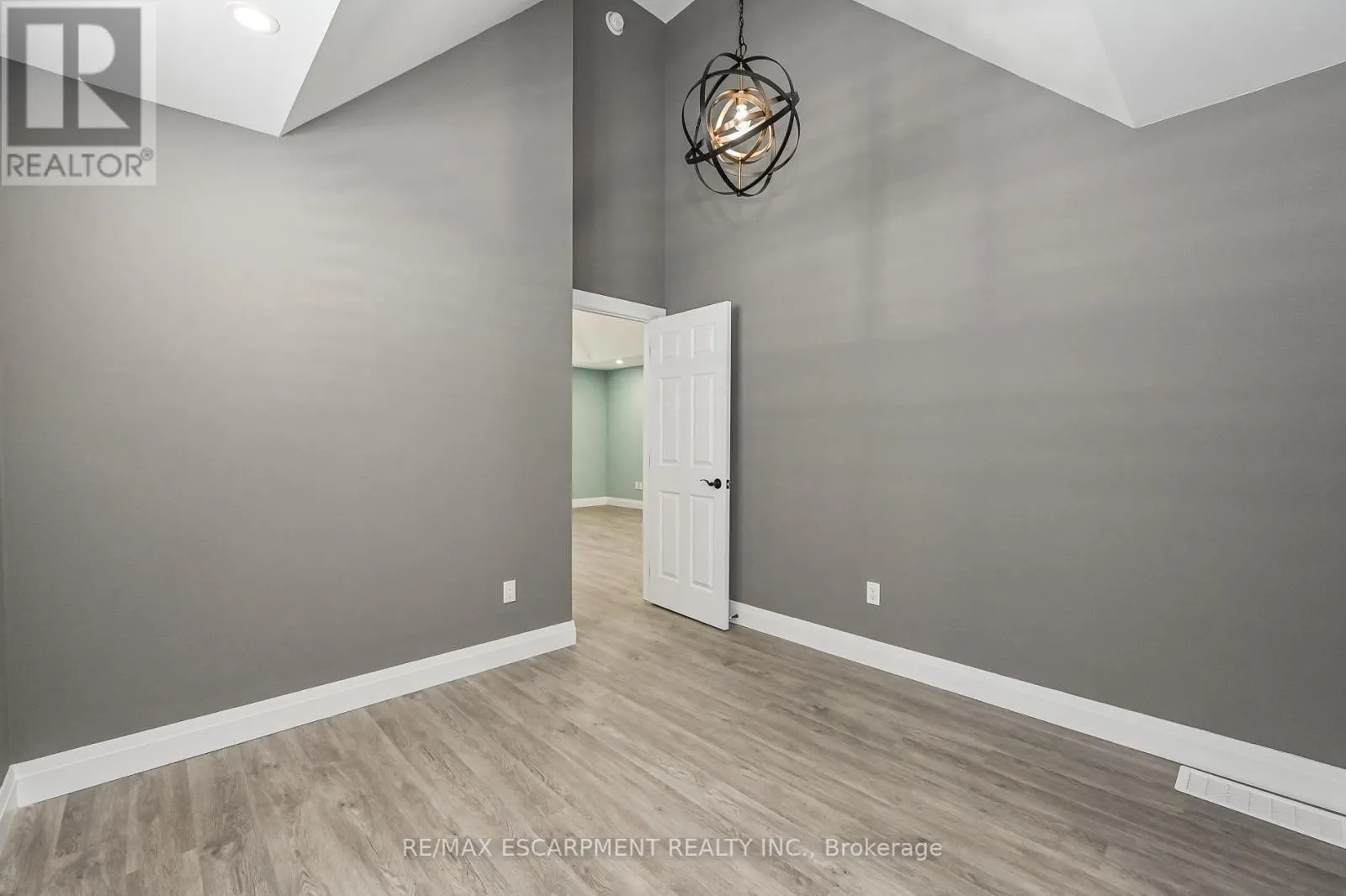 95 HOUGHTON AVENUE N