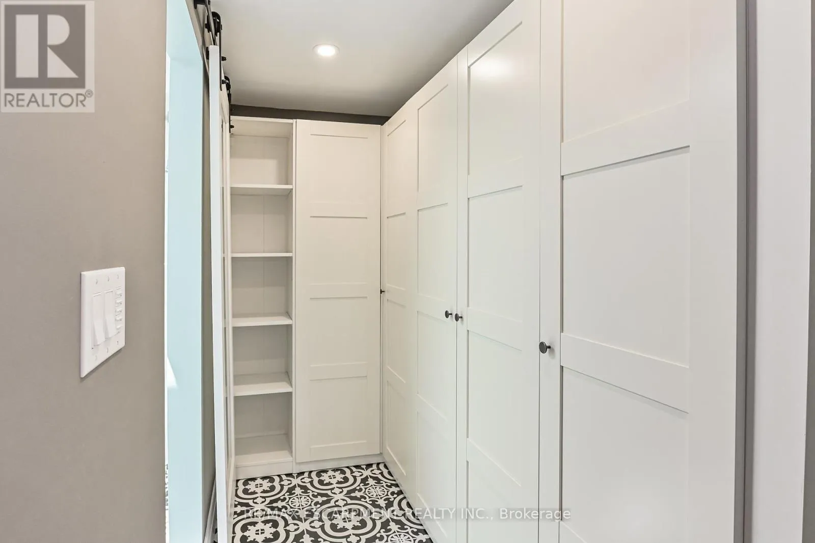 95 HOUGHTON AVENUE N