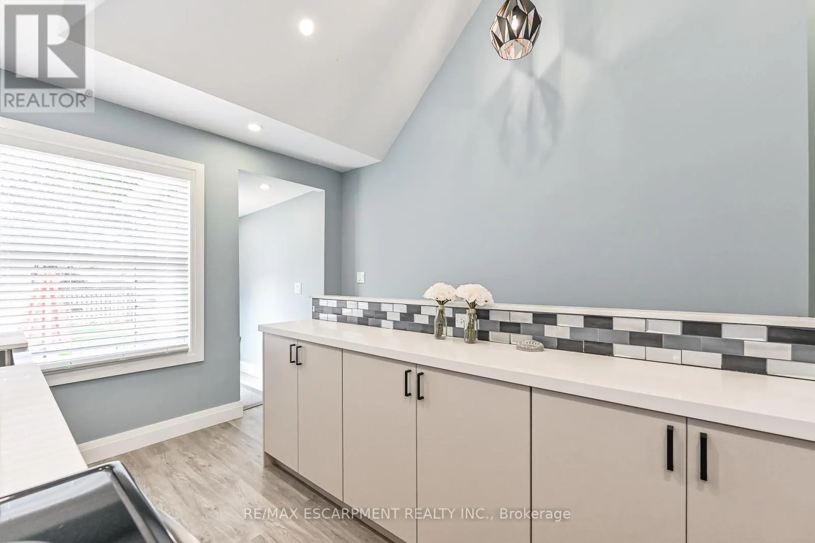 95 HOUGHTON AVENUE N