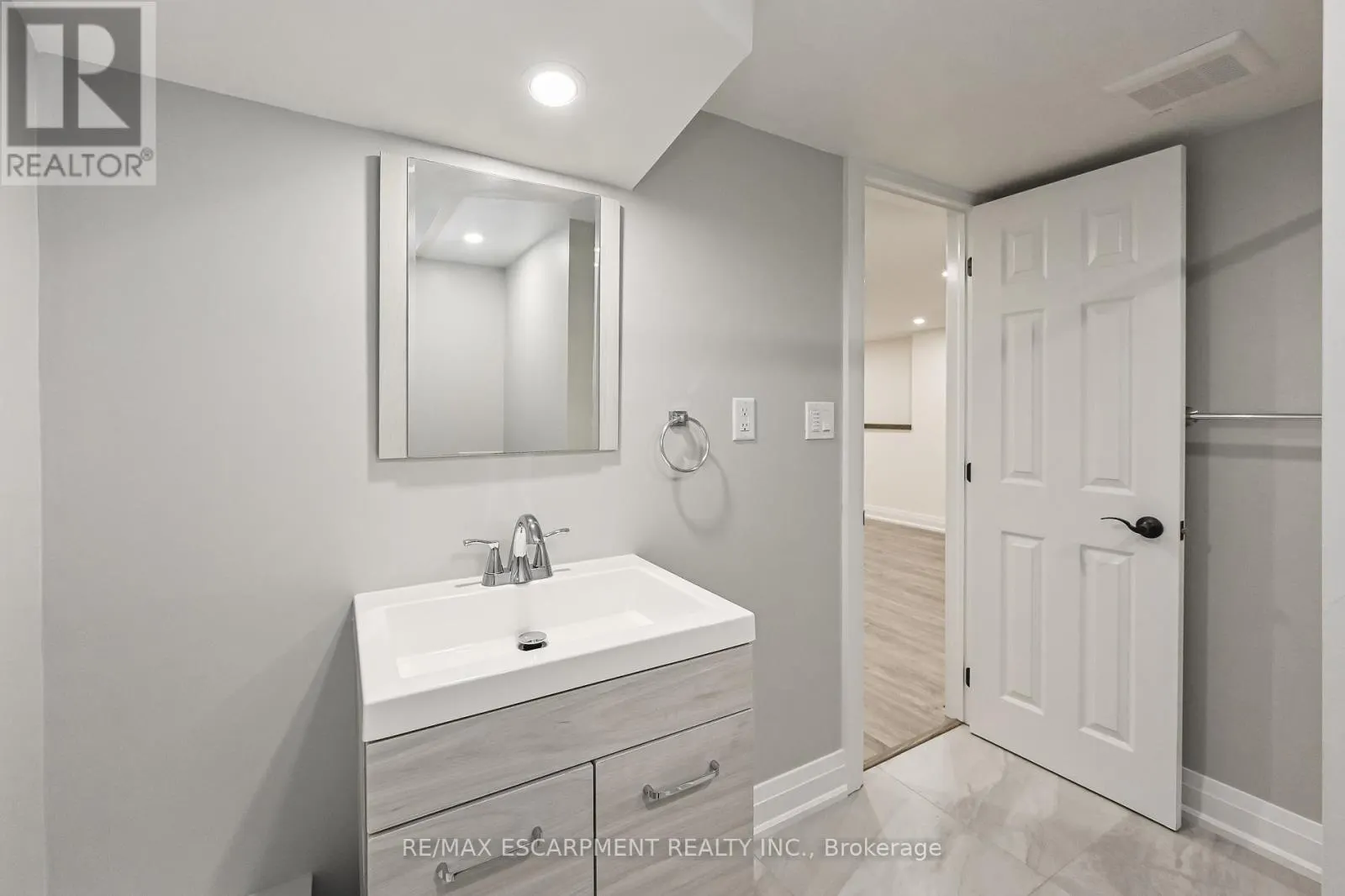 95 HOUGHTON AVENUE N