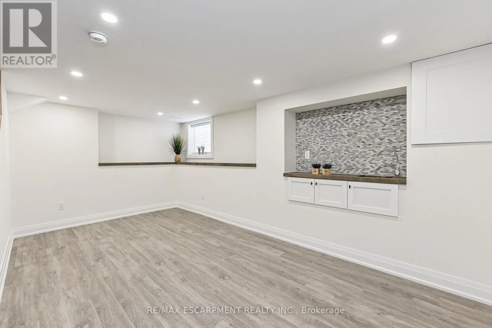 95 HOUGHTON AVENUE N