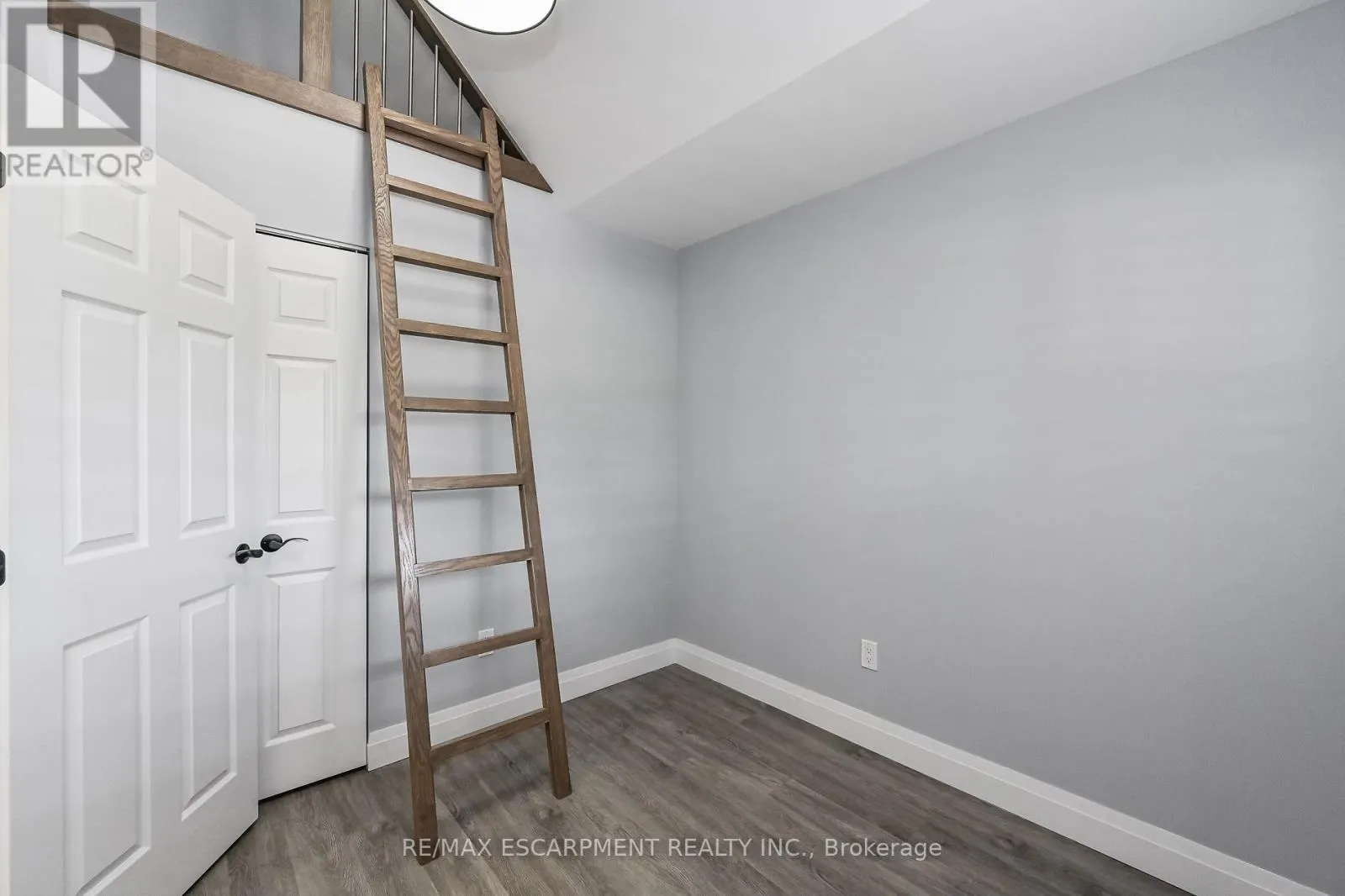 95 HOUGHTON AVENUE N