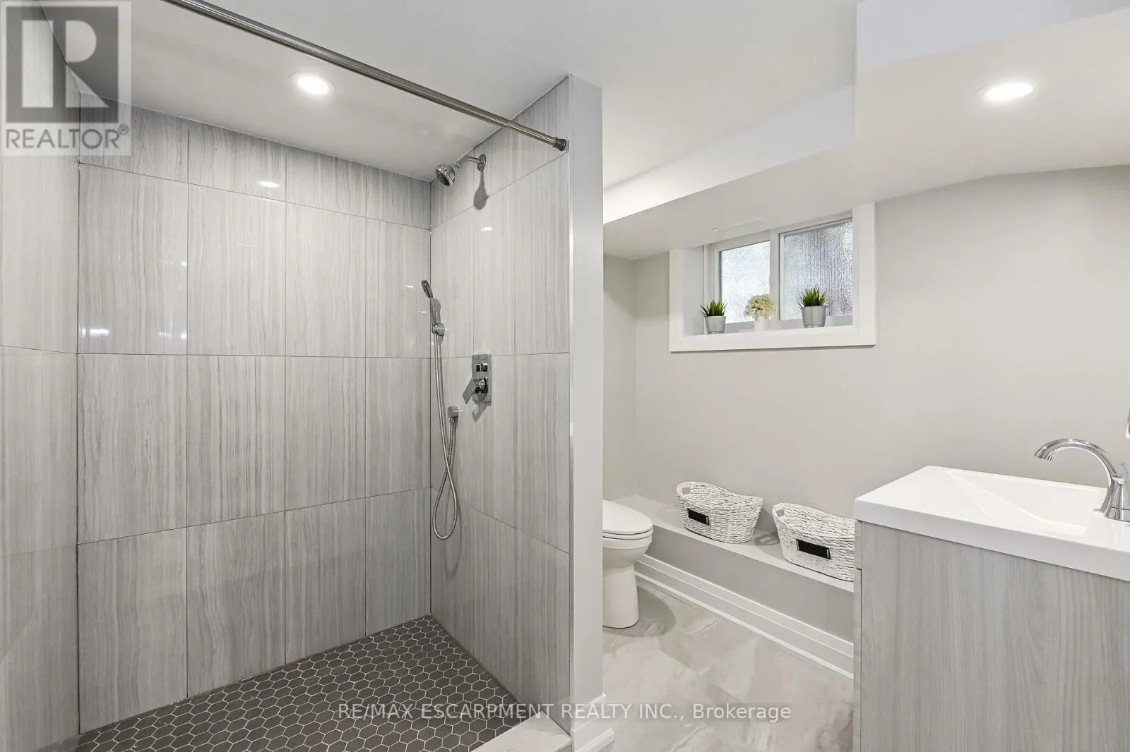 95 HOUGHTON AVENUE N