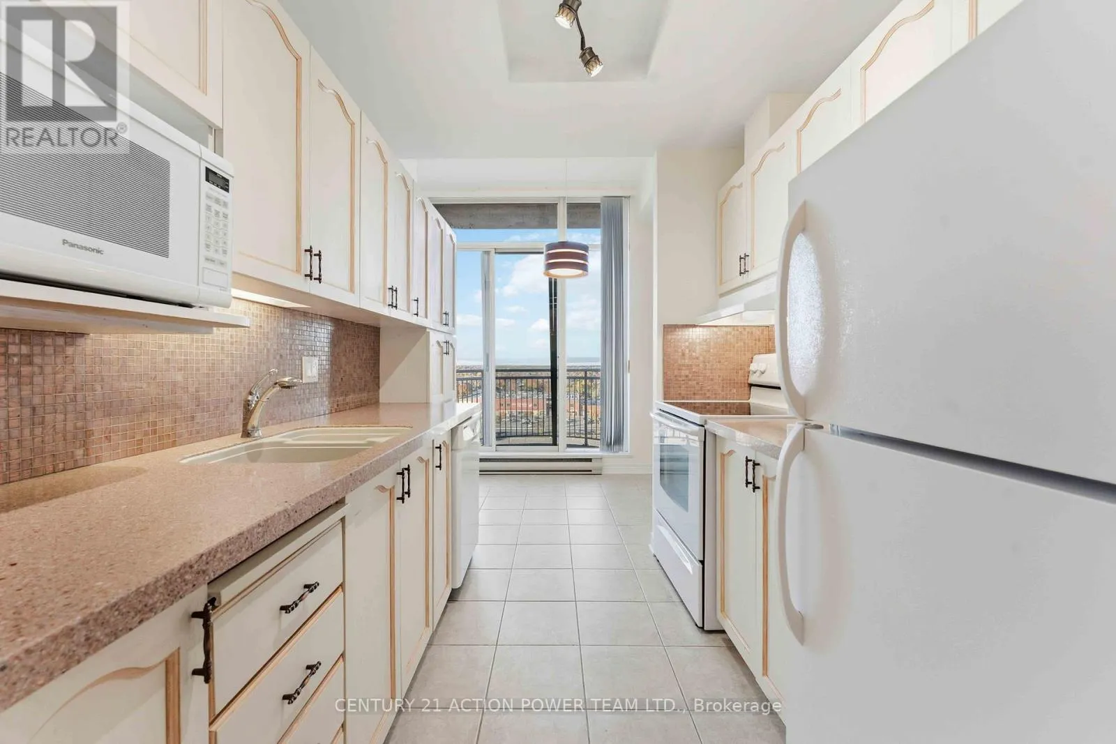 1216 - 100 GRANT CARMEN DRIVE