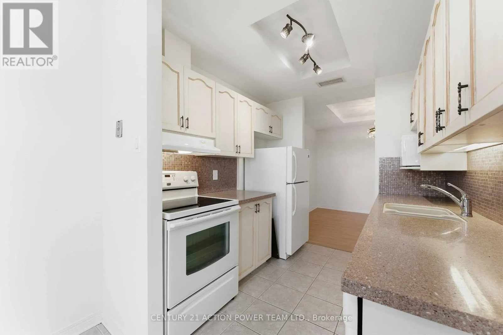 1216 - 100 GRANT CARMEN DRIVE