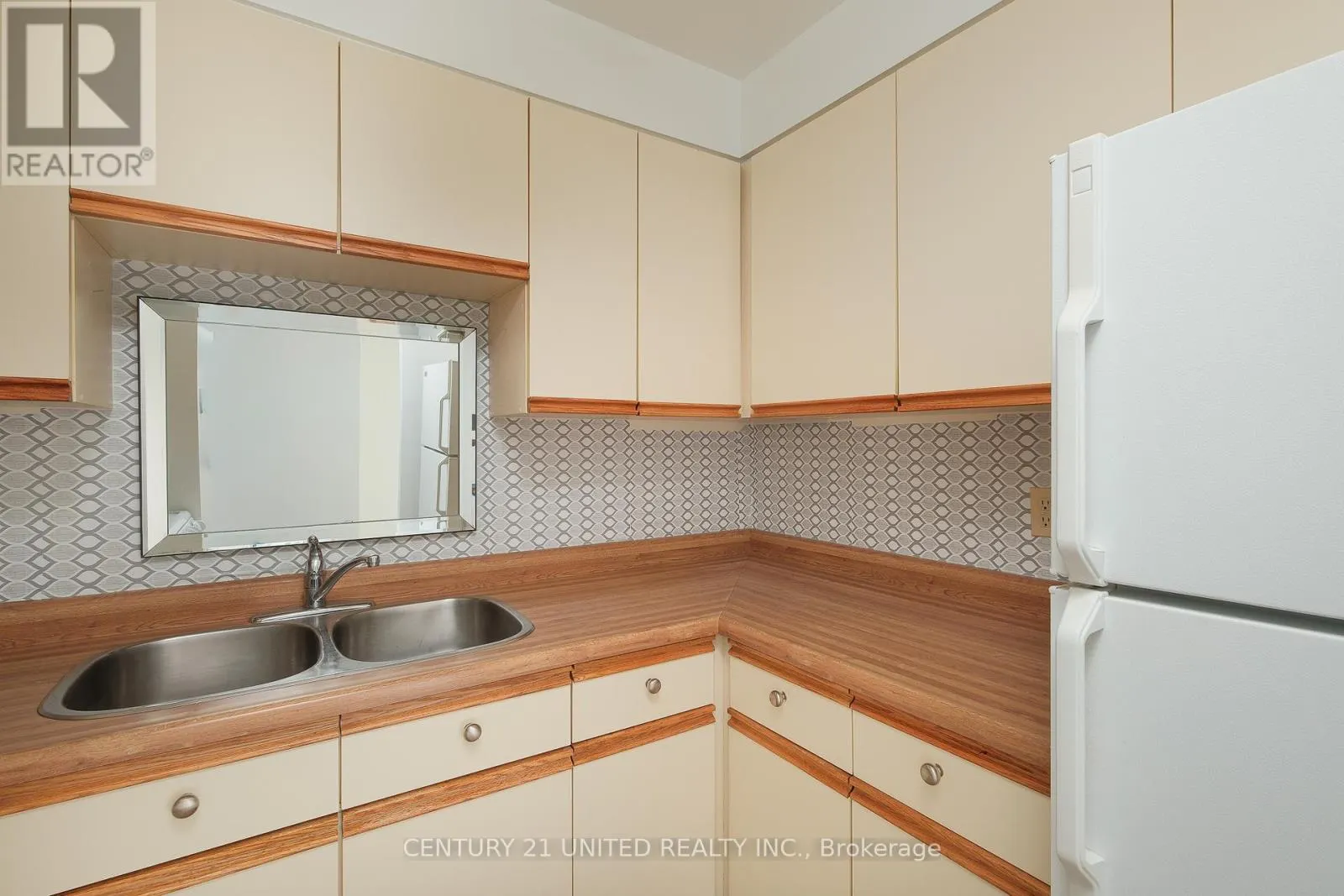 222 - 921 ARMOUR ROAD, #222