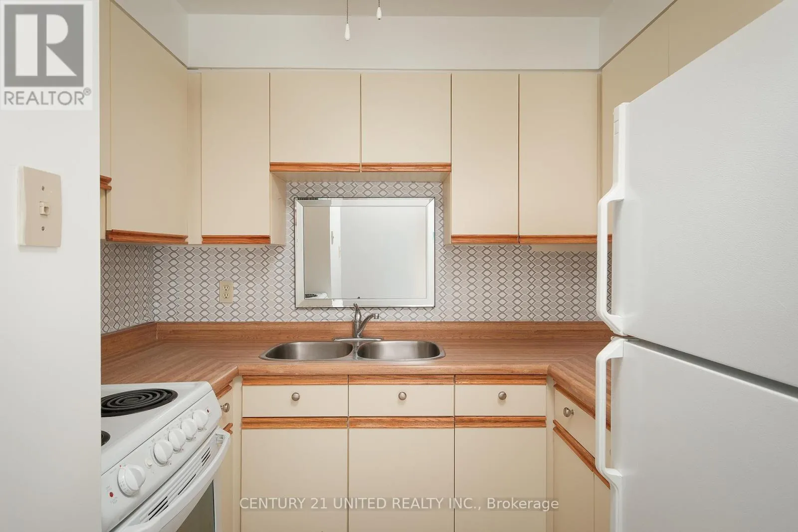 222 - 921 ARMOUR ROAD, #222