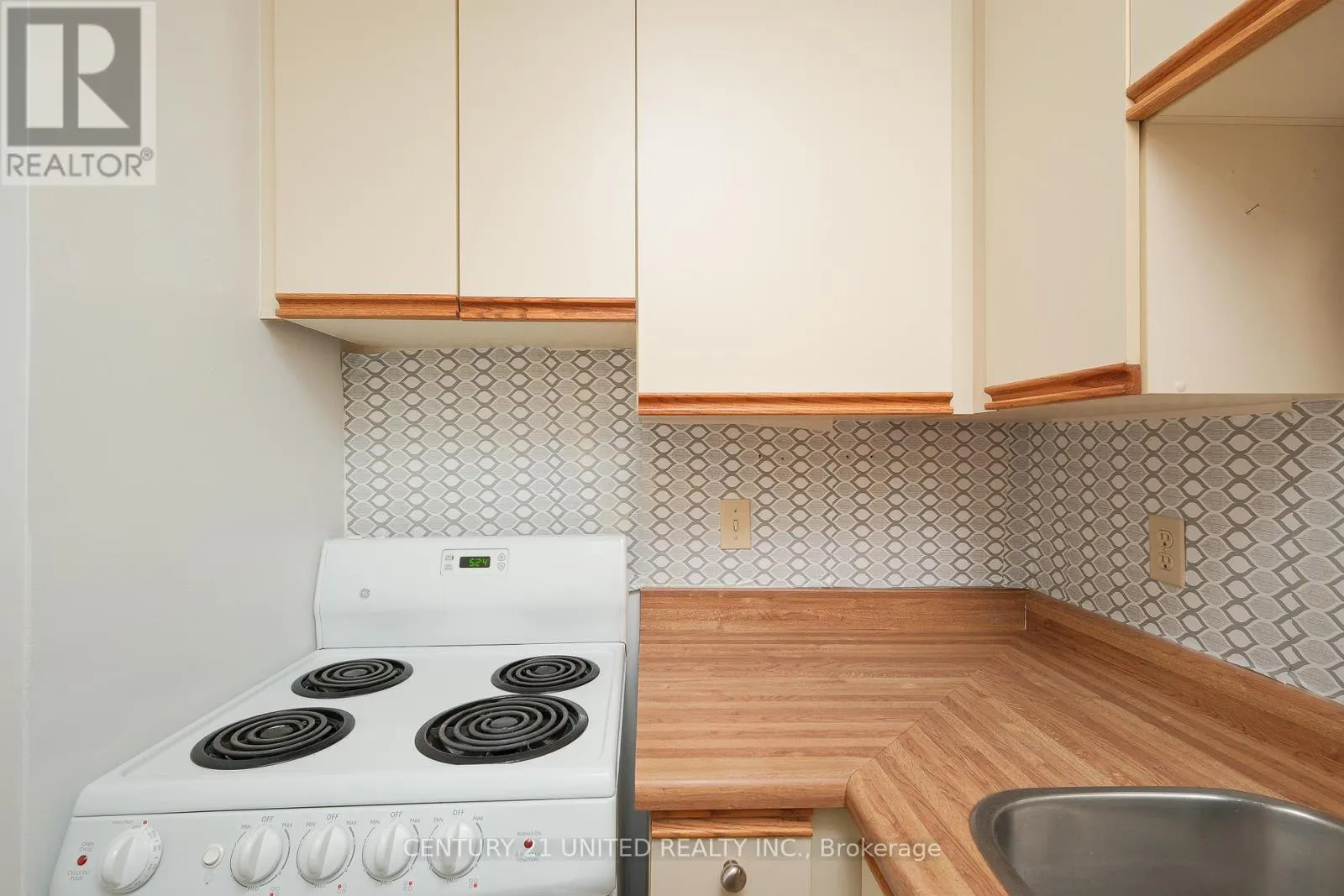 222 - 921 ARMOUR ROAD, #222