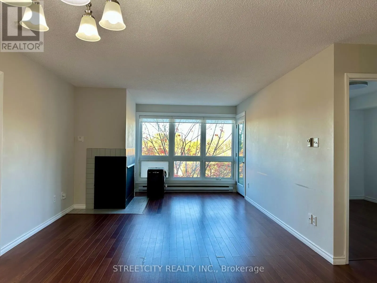 320 - 1 JACKSWAY CRESCENT N, #320