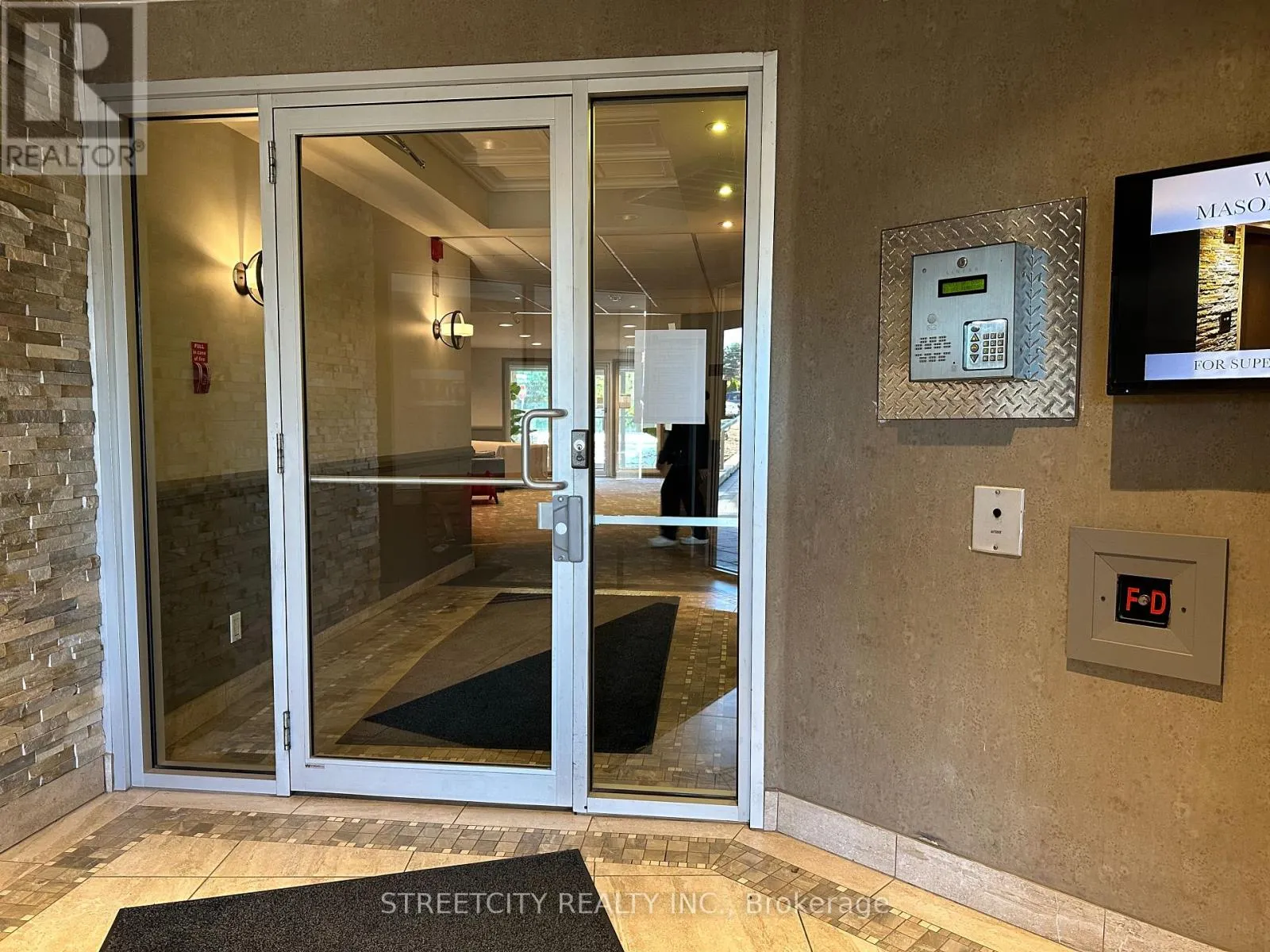 320 - 1 JACKSWAY CRESCENT N, #320