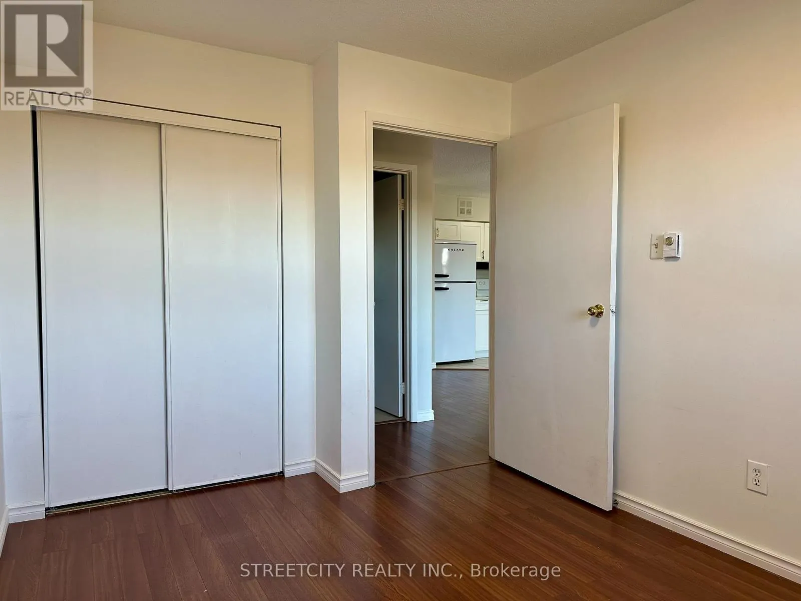 320 - 1 JACKSWAY CRESCENT N, #320