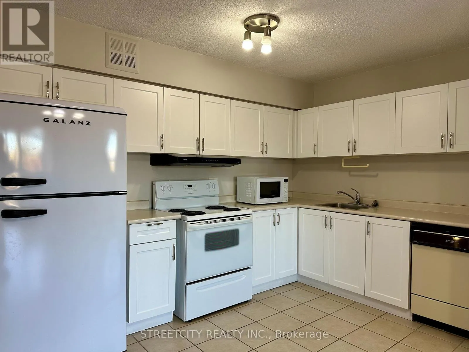 320 - 1 JACKSWAY CRESCENT N, #320