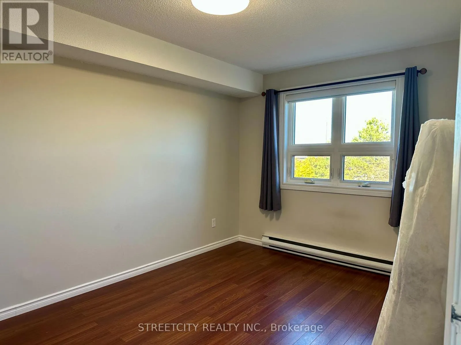 320 - 1 JACKSWAY CRESCENT N, #320