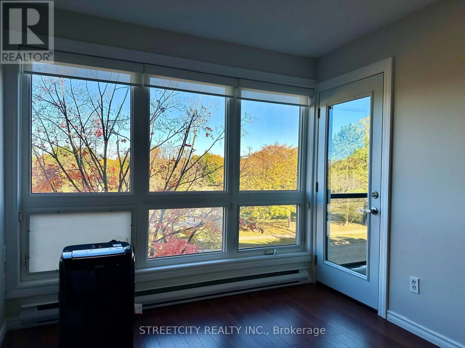 320 - 1 JACKSWAY CRESCENT N, #320