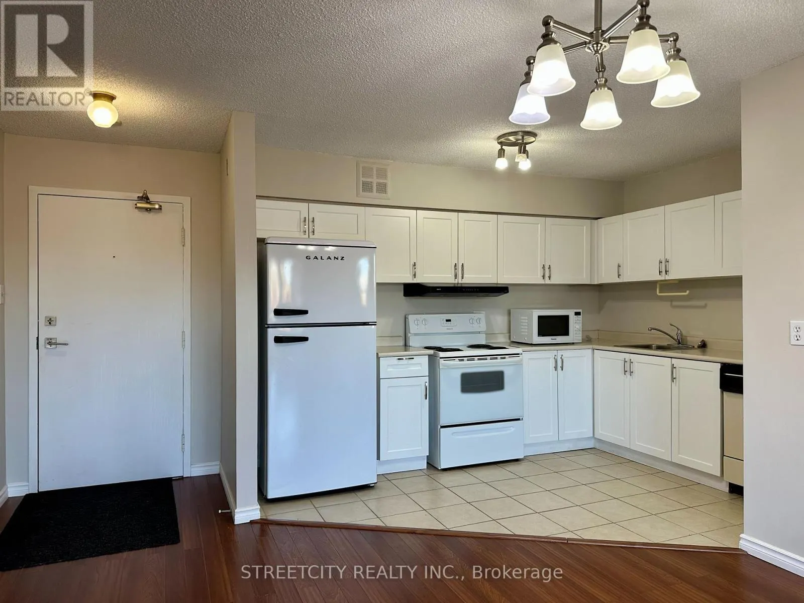 320 - 1 JACKSWAY CRESCENT N, #320