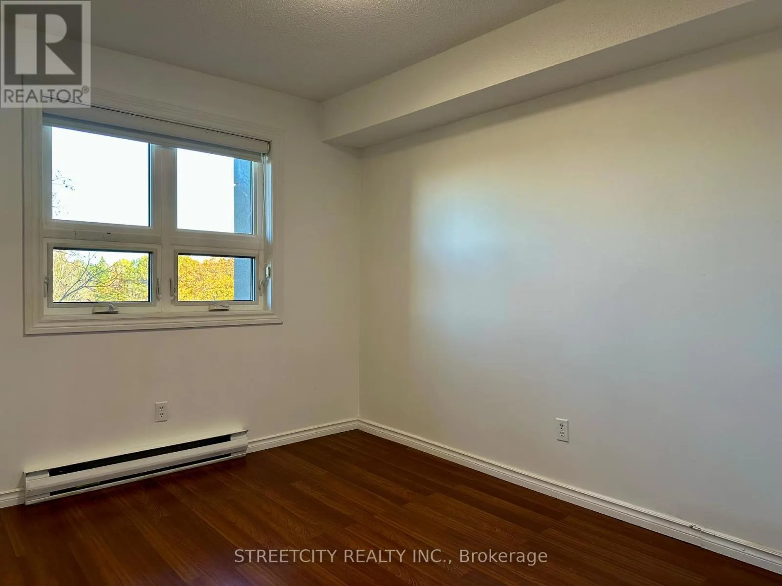 320 - 1 JACKSWAY CRESCENT N, #320