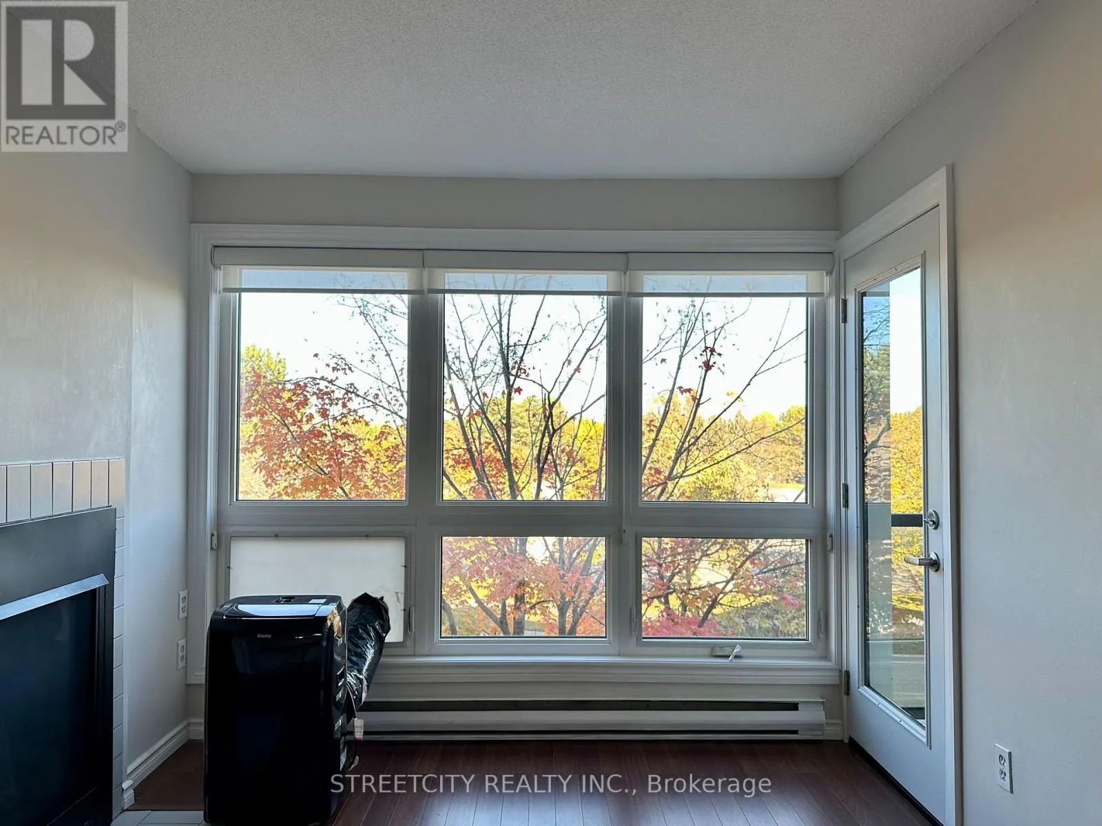 320 - 1 JACKSWAY CRESCENT N, #320