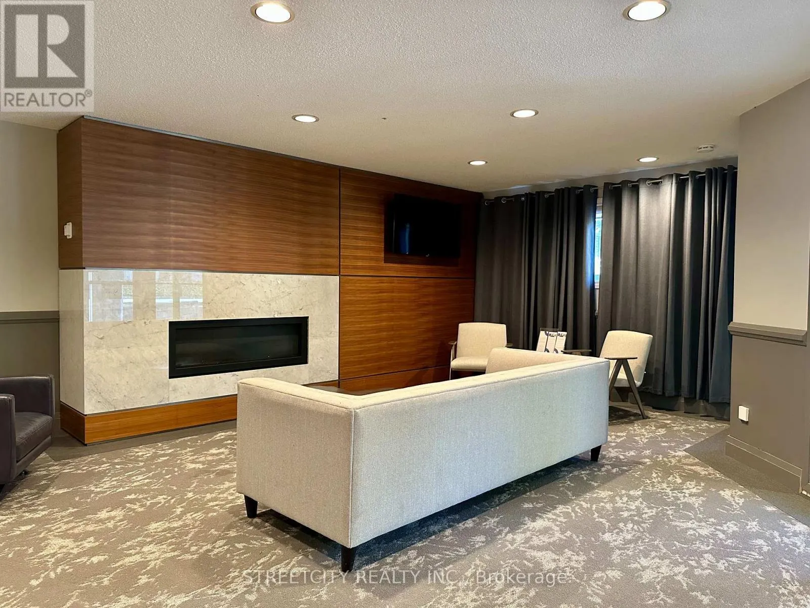 320 - 1 JACKSWAY CRESCENT N, #320