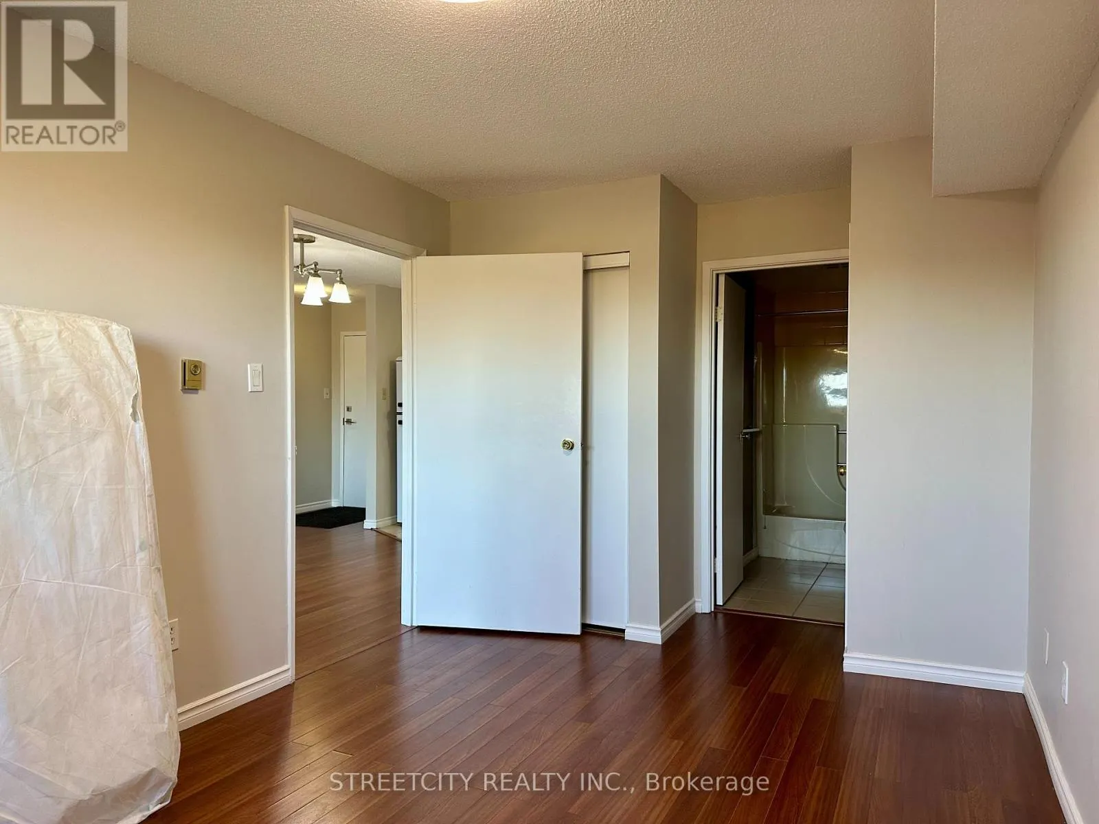 320 - 1 JACKSWAY CRESCENT N, #320