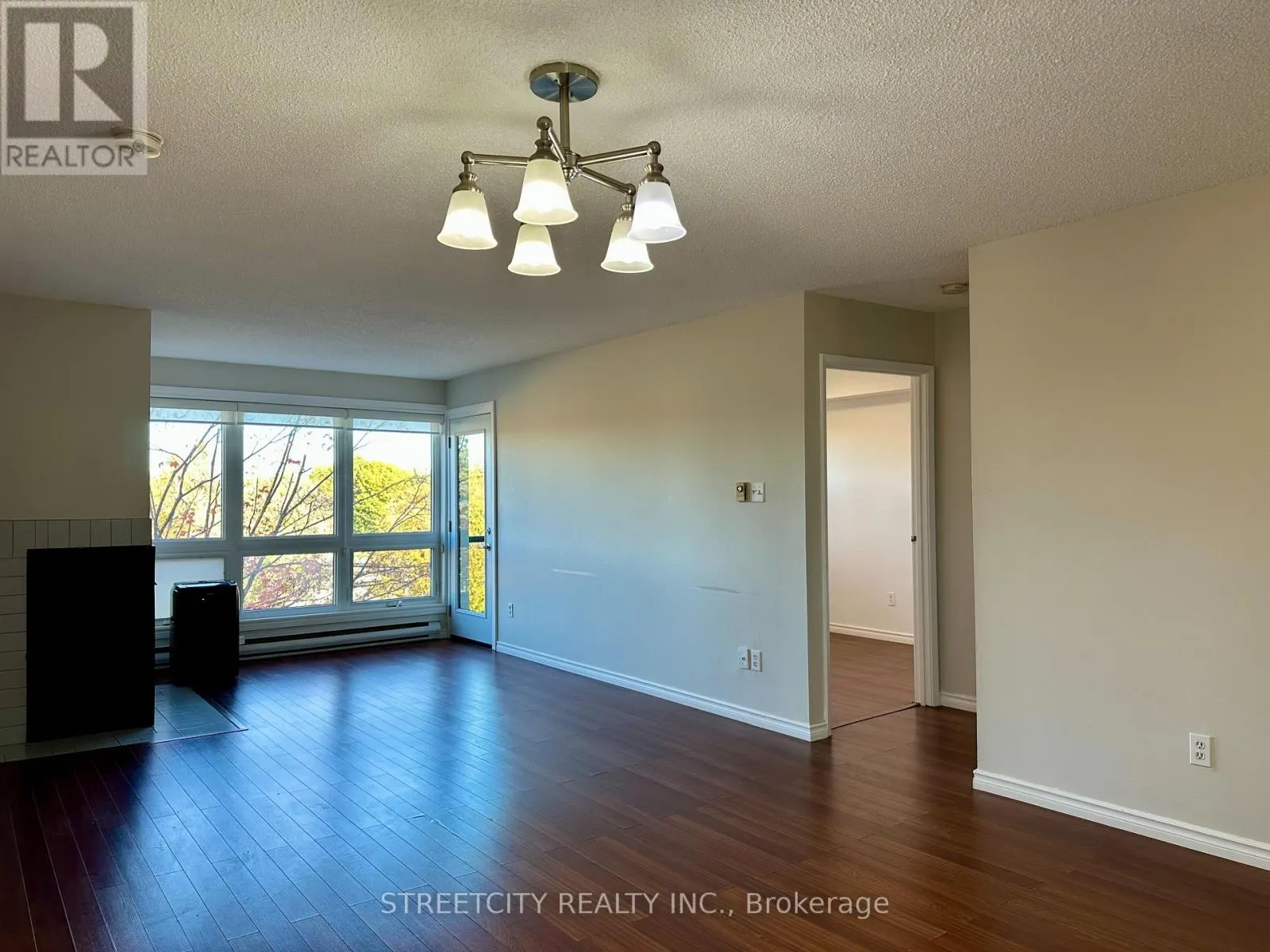 320 - 1 JACKSWAY CRESCENT N, #320