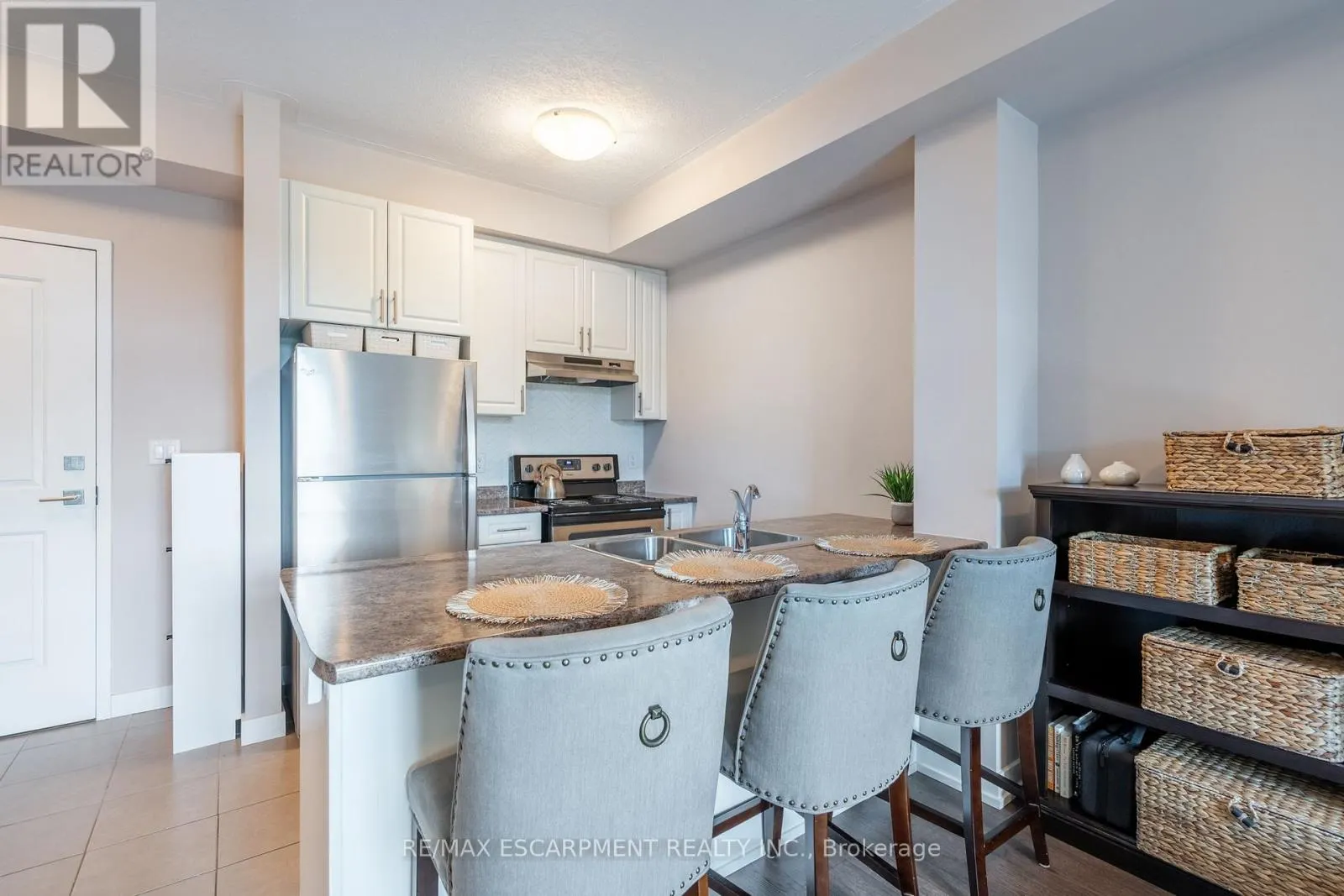 313 - 35 SOUTHSHORE CRESCENT