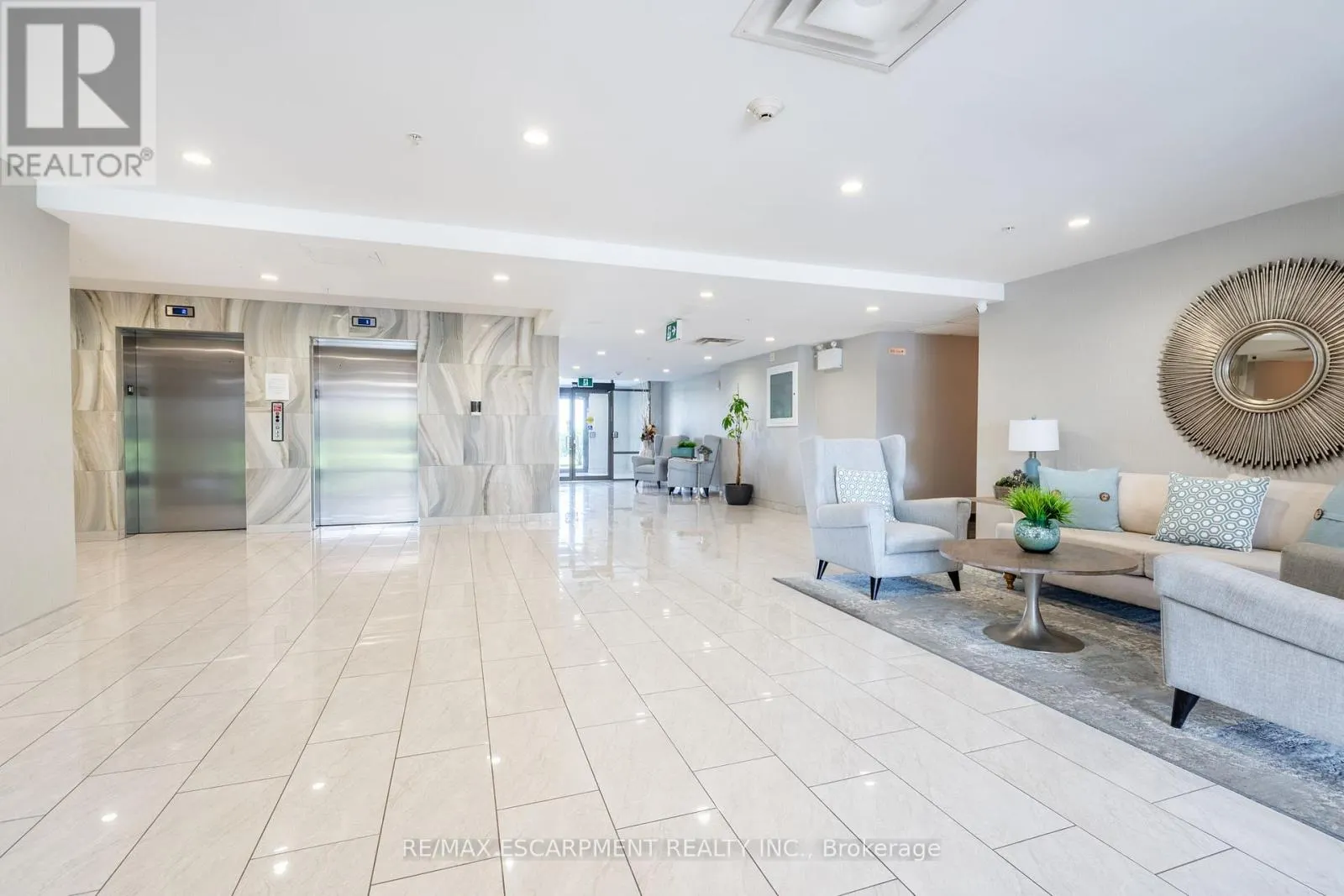 313 - 35 SOUTHSHORE CRESCENT