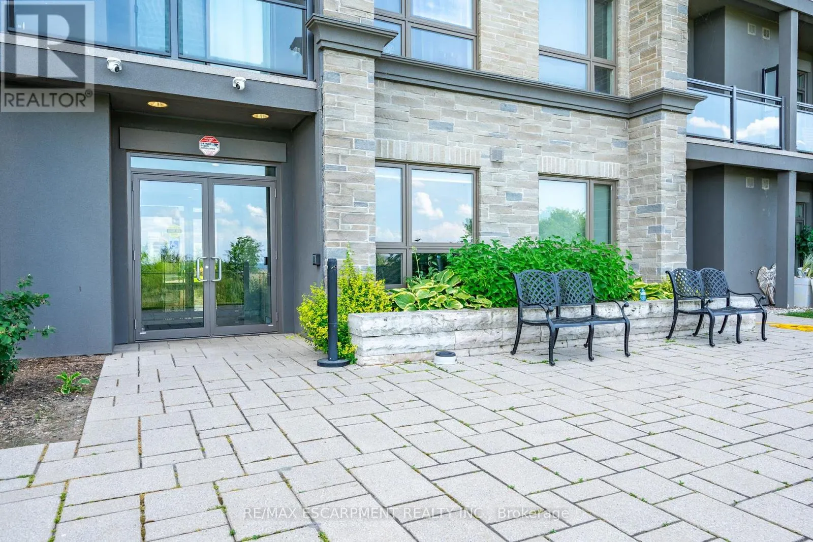 313 - 35 SOUTHSHORE CRESCENT