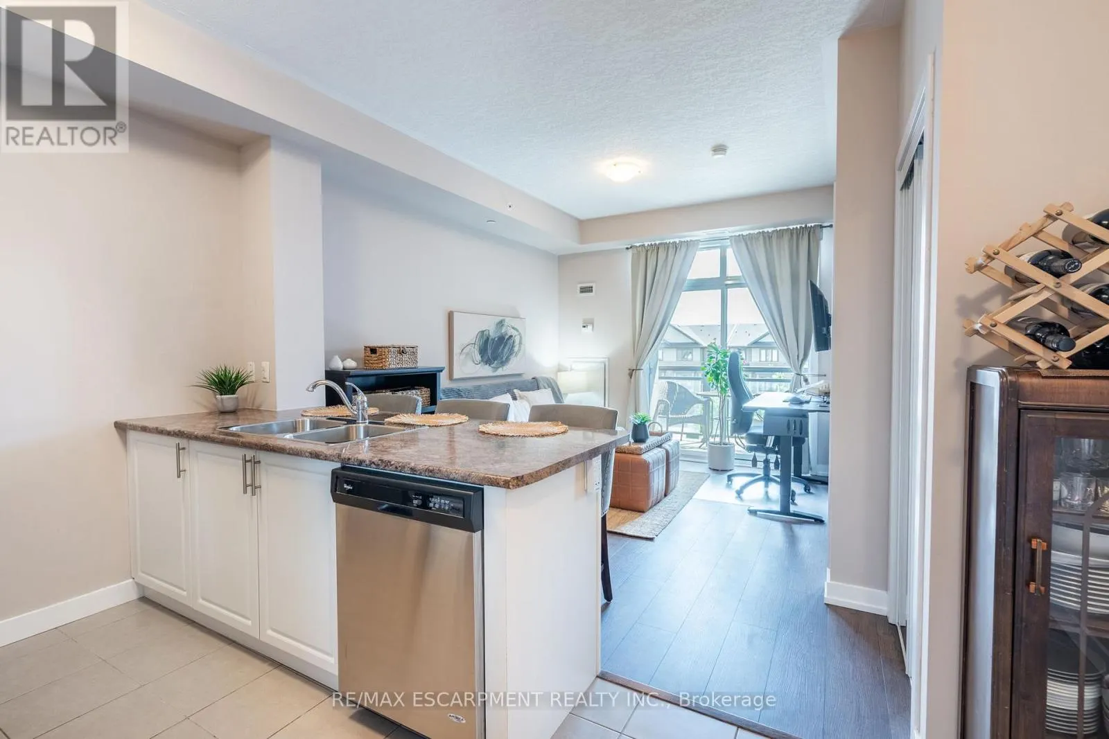 313 - 35 SOUTHSHORE CRESCENT