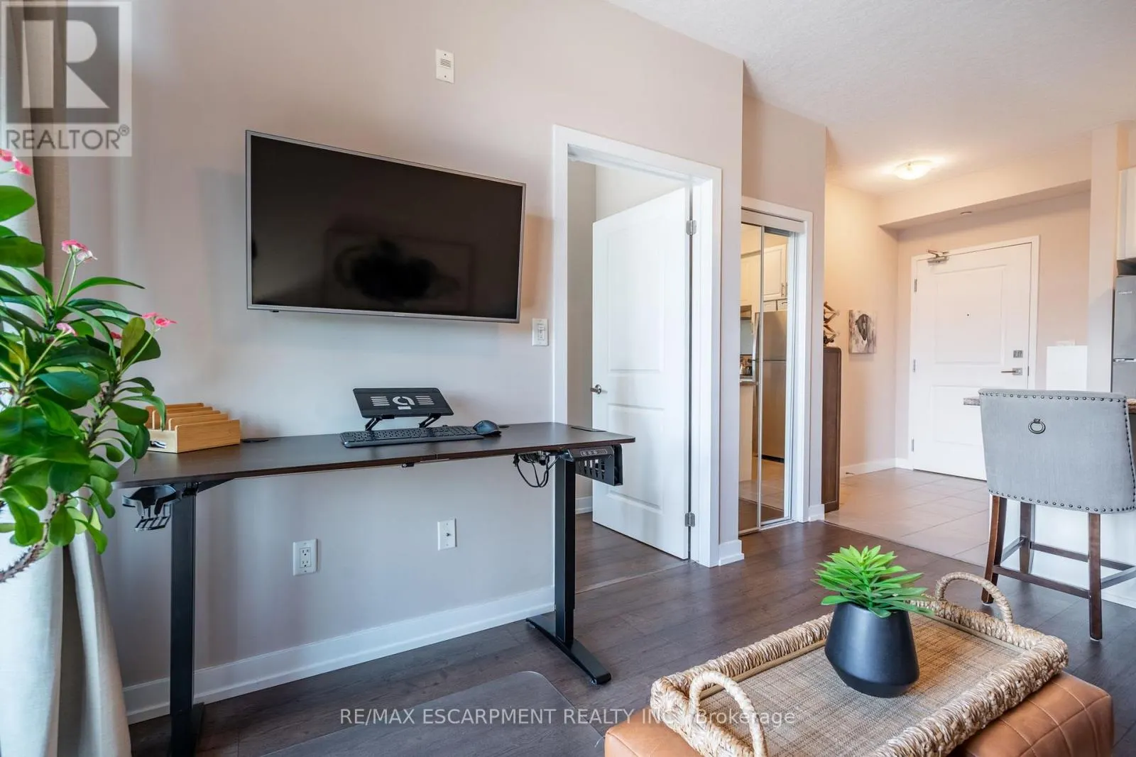 313 - 35 SOUTHSHORE CRESCENT