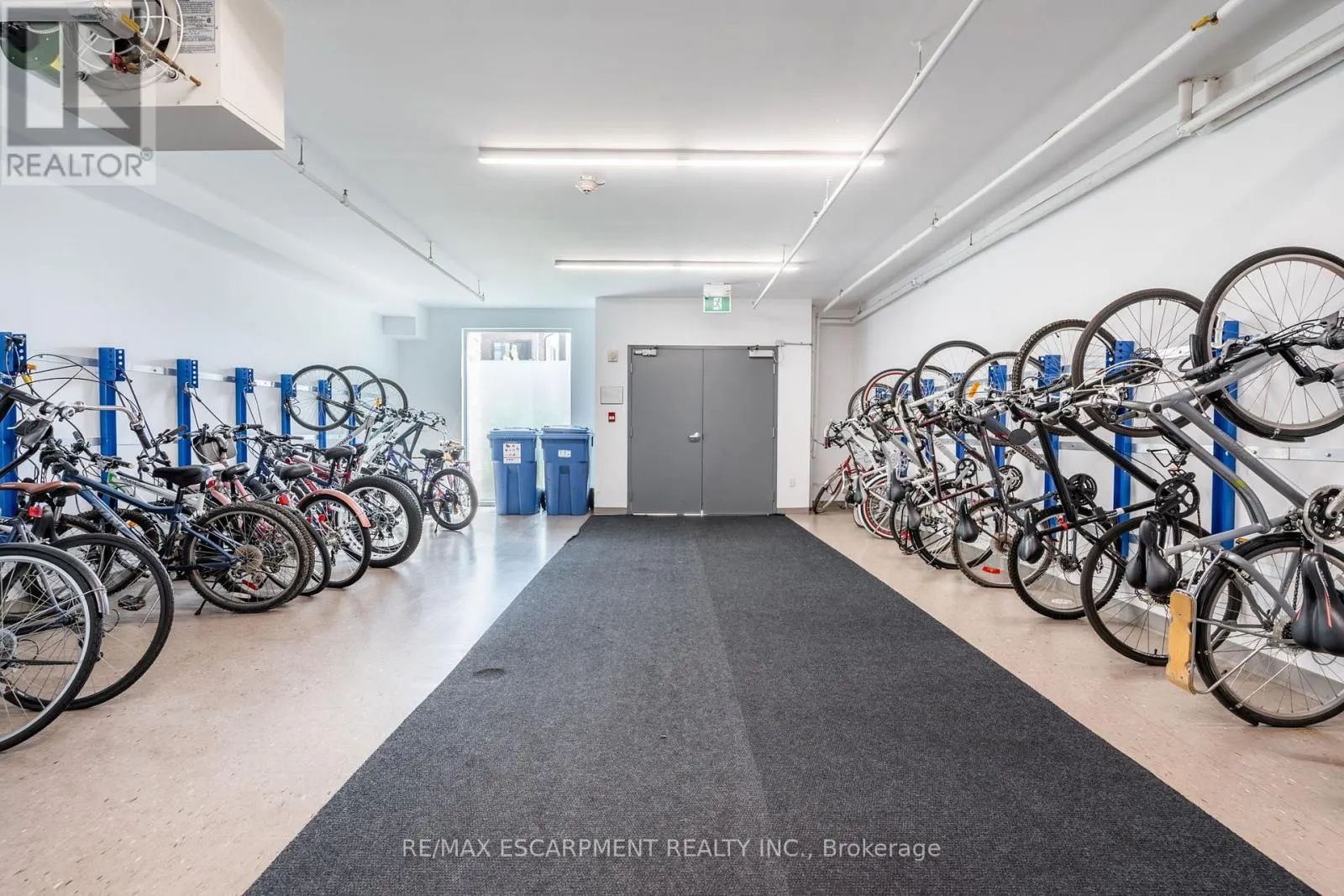 313 - 35 SOUTHSHORE CRESCENT