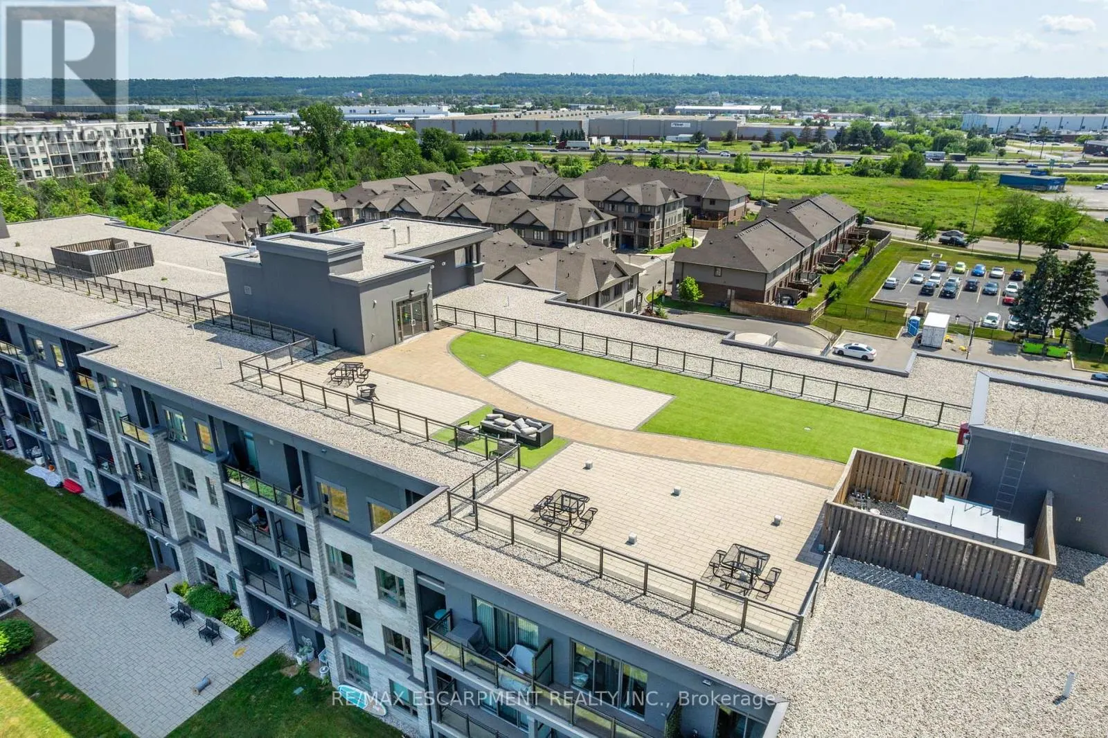 313 - 35 SOUTHSHORE CRESCENT