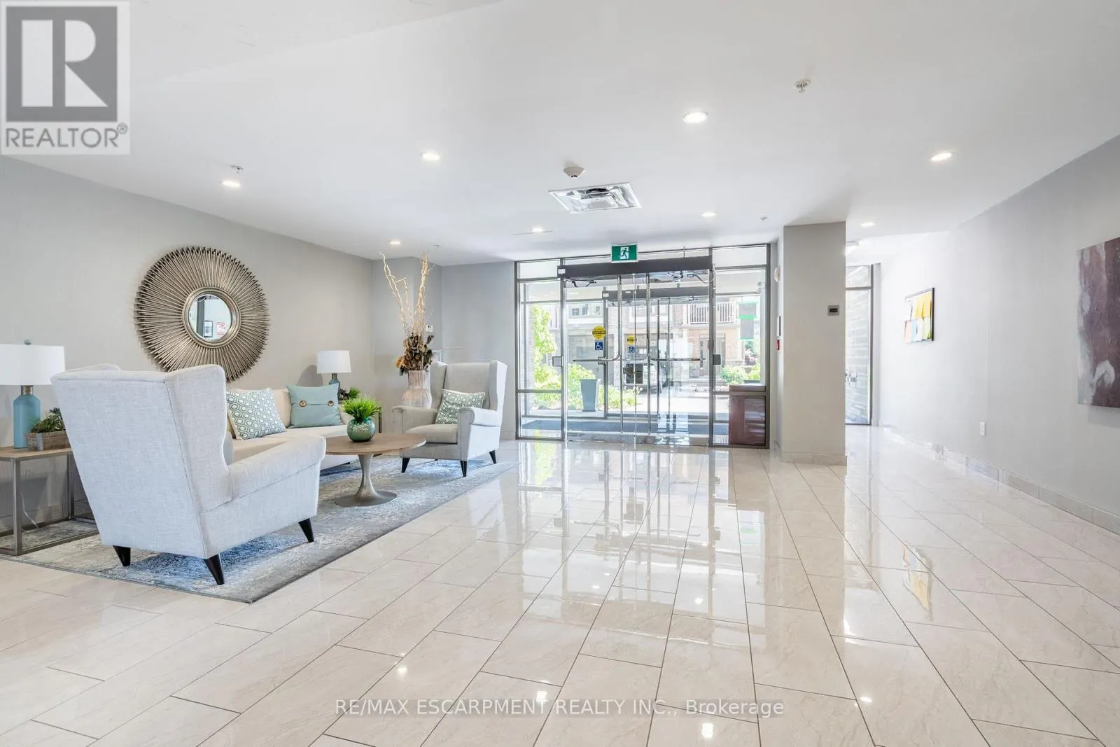 313 - 35 SOUTHSHORE CRESCENT