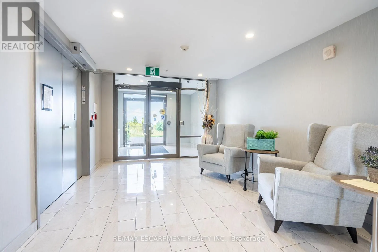 313 - 35 SOUTHSHORE CRESCENT