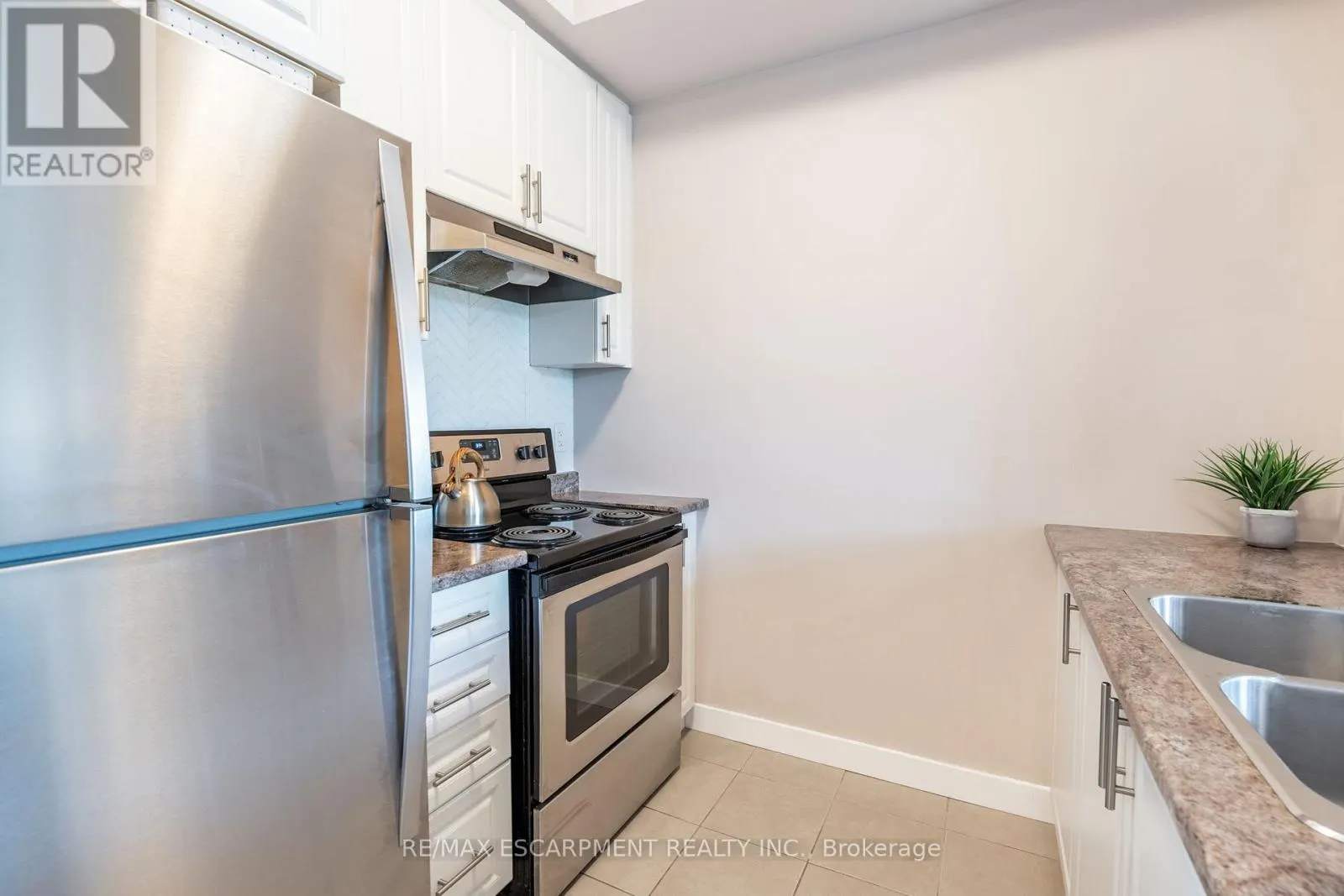 313 - 35 SOUTHSHORE CRESCENT